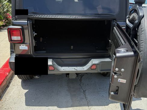 Used 2020 Jeep Wrangler Unlimited Sahara AWD/4WD image 14