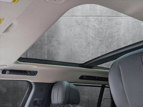 Used 2025 Land Rover Range Rover SE image 14