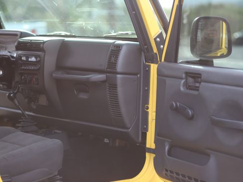 Used 2004 Jeep Wrangler Rubicon AWD/4WD image 20