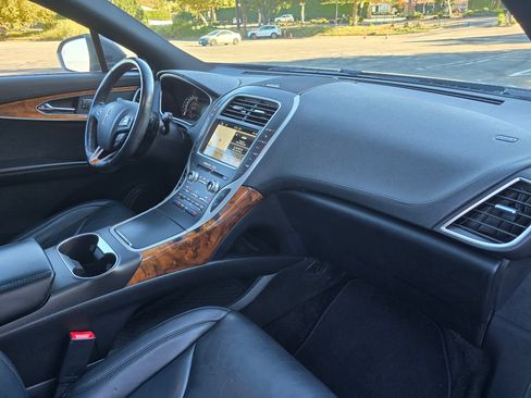 Used 2017 Lincoln MKX Reserve image 29