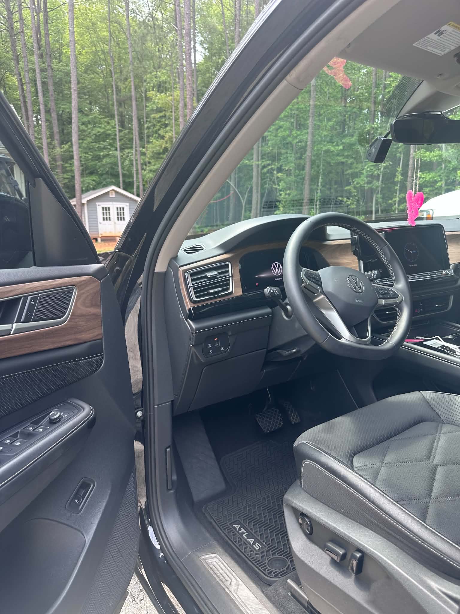 Used 2024 Volkswagen Atlas SE AWD/4WD image 11