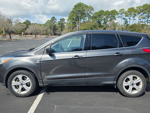 Used 2016 Ford Escape SE image 1