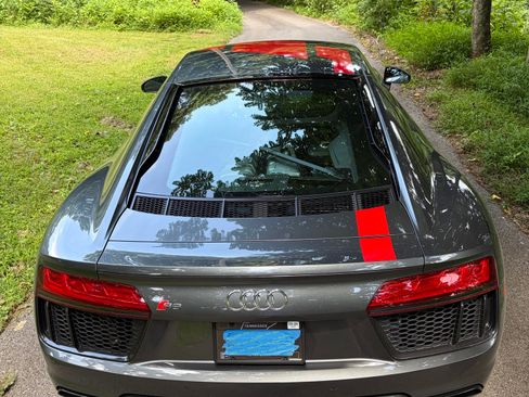 Used 2018 Audi R8 V10 RWD image 9