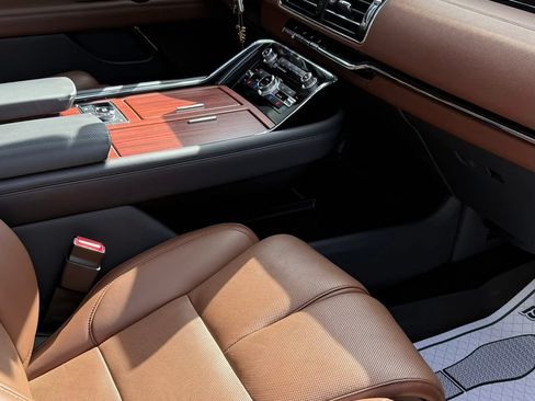 Used 2024 Lincoln Navigator Reserve w/ Monochromatic Package image 10