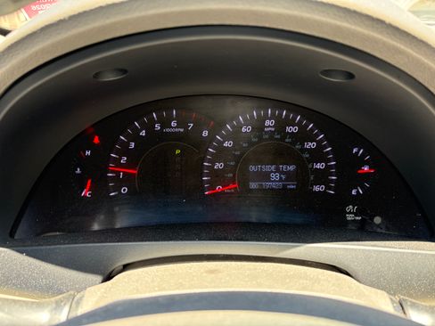 Used 2010 Toyota Camry XLE FWD image 6