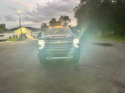 Used 2024 Chevrolet Silverado 2500 High Country w/ High Country Premium Package AWD/4WD image 1