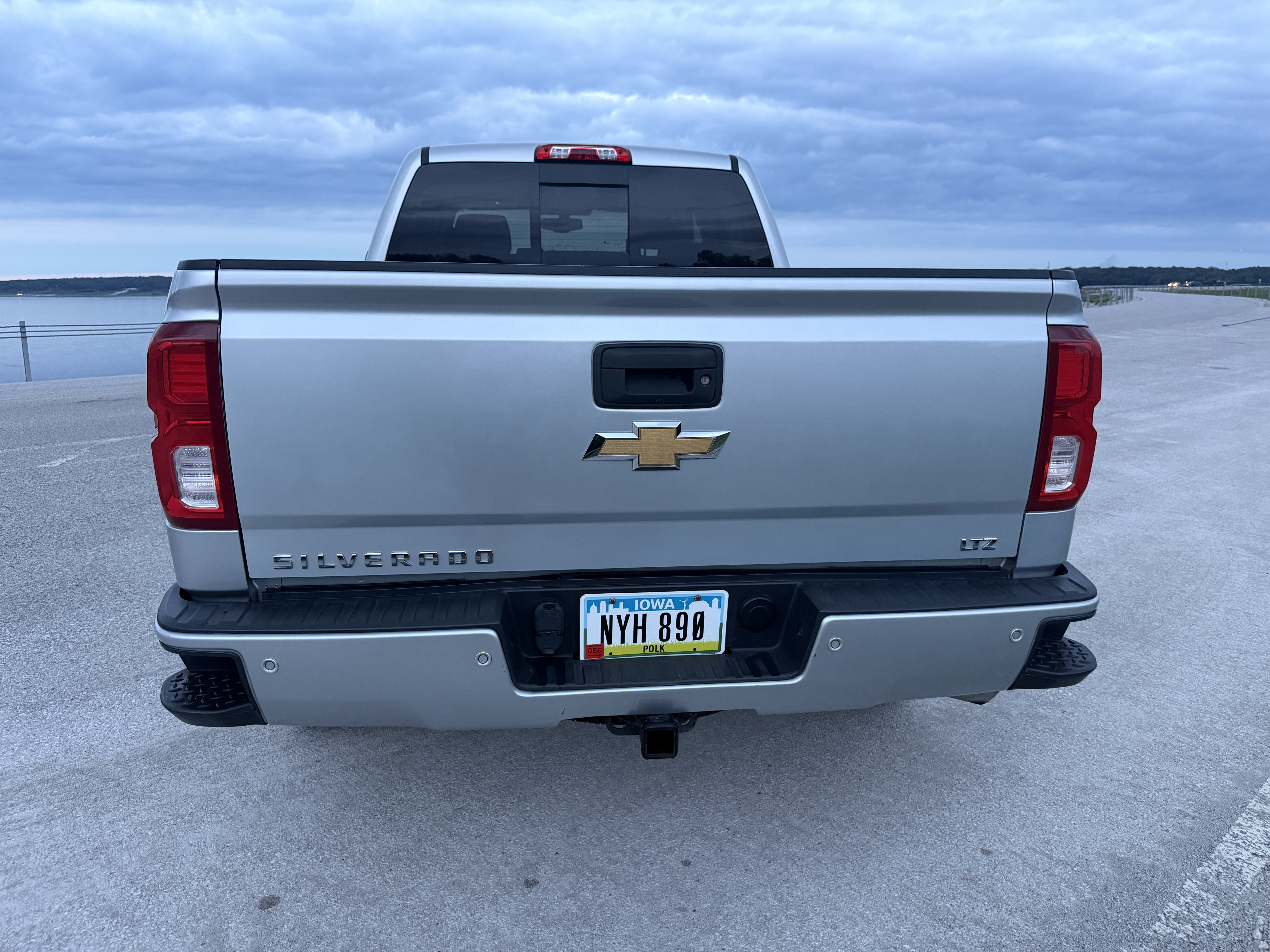 Used 2016 Chevrolet Silverado 1500 LTZ Z71 w/ LTZ Plus Package AWD/4WD image 9