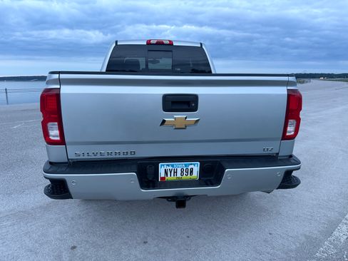 Used 2016 Chevrolet Silverado 1500 LTZ Z71 w/ LTZ Plus Package AWD/4WD image 9
