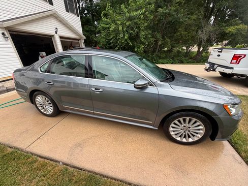 Used 2016 Volkswagen Passat 1.8T SE FWD image 19