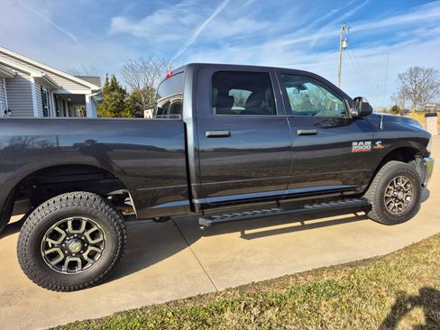 Used 2018 RAM 2500 Tradesman w/ Chrome Appearance Group image 10