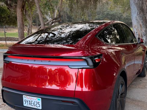 Used 2026 Tesla Model Y Long Range RWD image 6