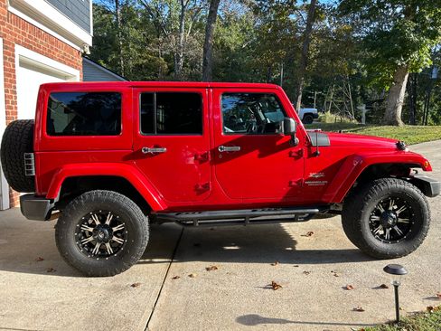 Used 2012 Jeep Wrangler Unlimited Sahara image 5