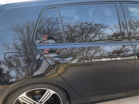 Used 2016 Volkswagen Golf 4-Door image 8