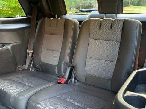 Used 2016 Ford Explorer XLT AWD/4WD image 13