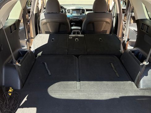 Used 2019 Kia Sorento AWD V6 image 7