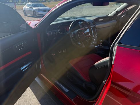 Used 2022 Ford Mustang GT Premium w/ Equipment Group 401A RWD image 10