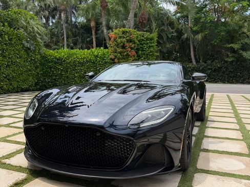 Used 2022 Aston Martin DBS Superleggera RWD image 4