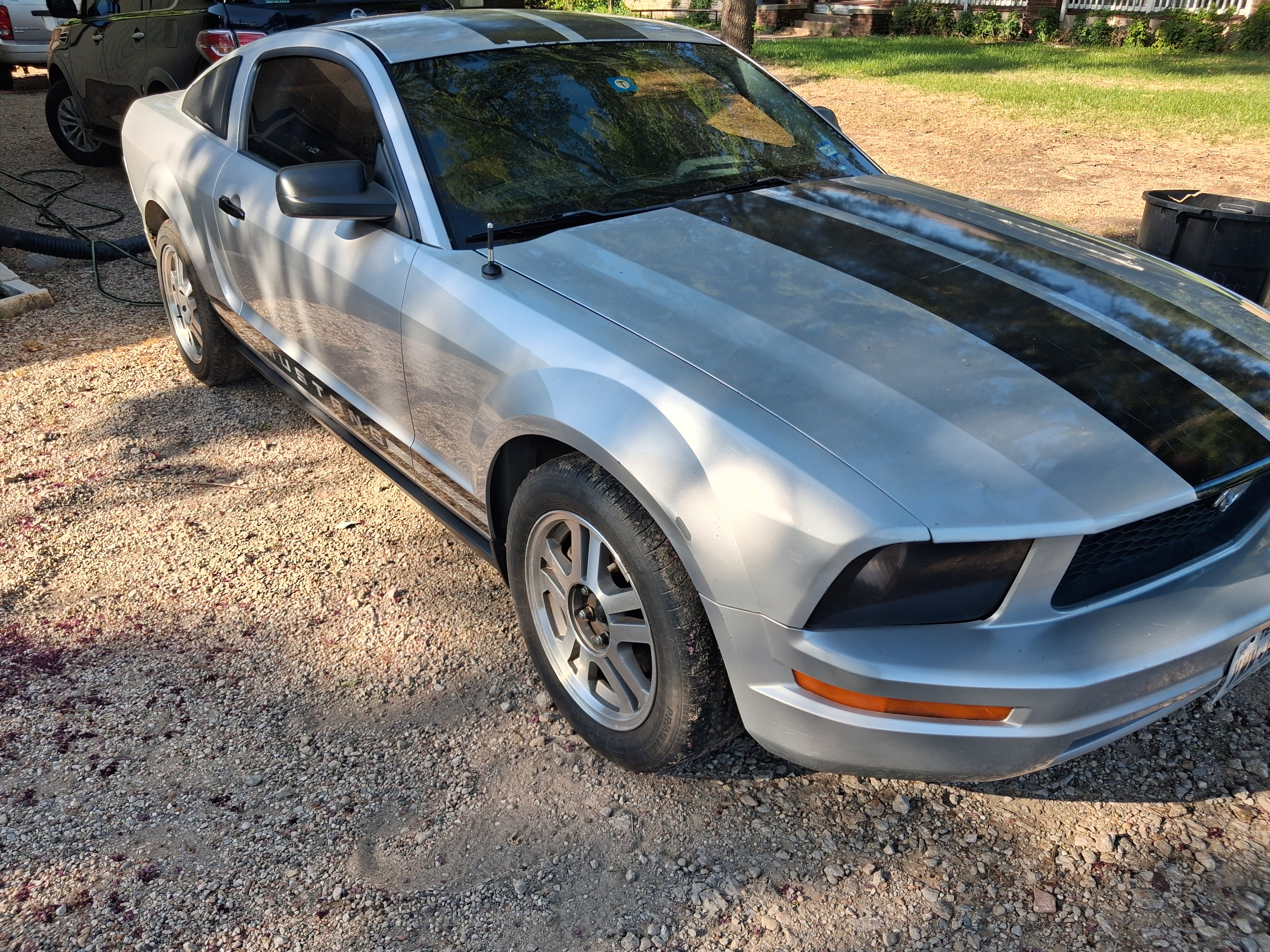 Used 2005 Ford Mustang Premium RWD image 1