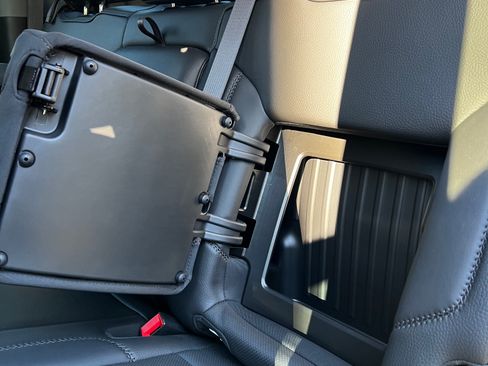 Used 2024 GMC Sierra 3500 Denali w/ Denali Reserve Package image 18