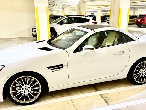 Used 2018 Mercedes-Benz SLC 300 image 18