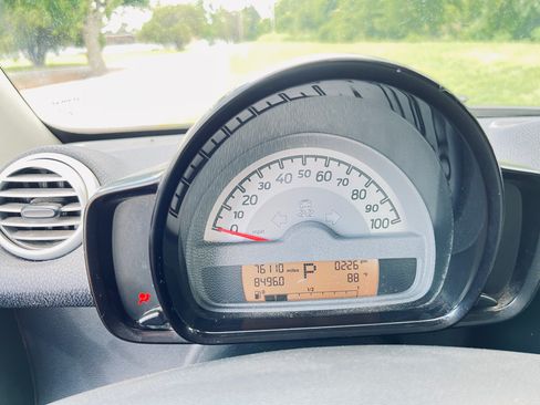 Used 2015 smart fortwo passion RWD image 16
