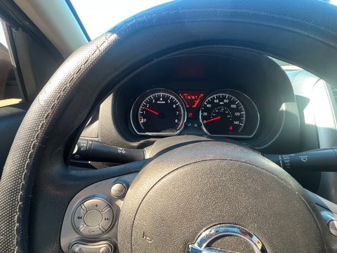 Used 2013 Nissan Versa SV w/ Convenience Pkg image 2