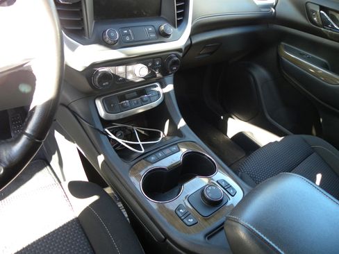 Used 2020 GMC Acadia SLE w/ Driver Convenience Package AWD/4WD image 9