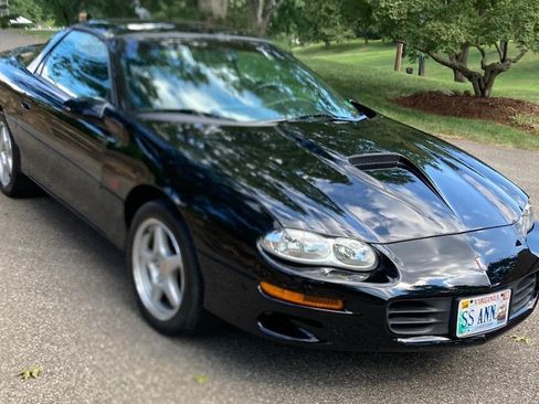 Used 1999 Chevrolet Camaro Z28 w/ SS Performance/Appearance Pkg image 17