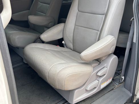 Used 2015 Toyota Sienna XLE image 10