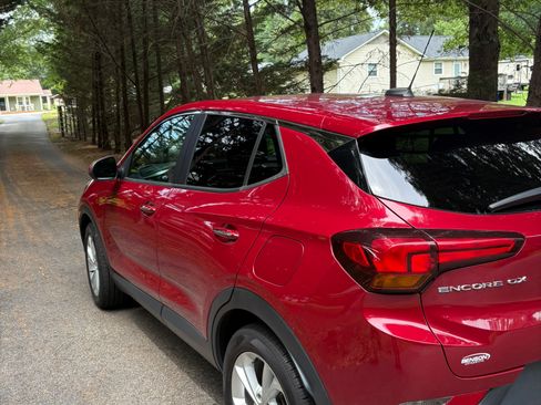 Used 2021 Buick Encore GX Preferred w/ Cold Weather Comfort Package FWD image 12