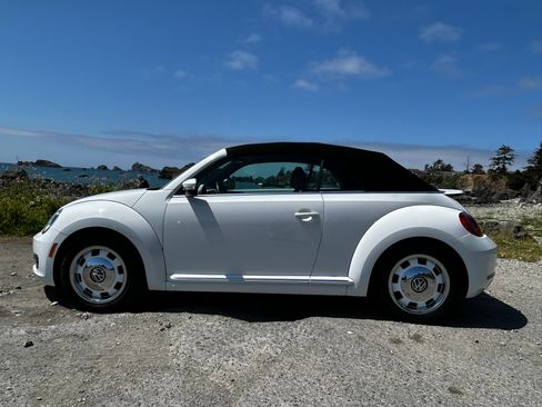 Used 2015 Volkswagen Beetle 1.8T FWD image 2