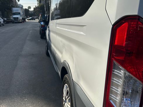 Used 2017 Ford Transit 350 XL image 9