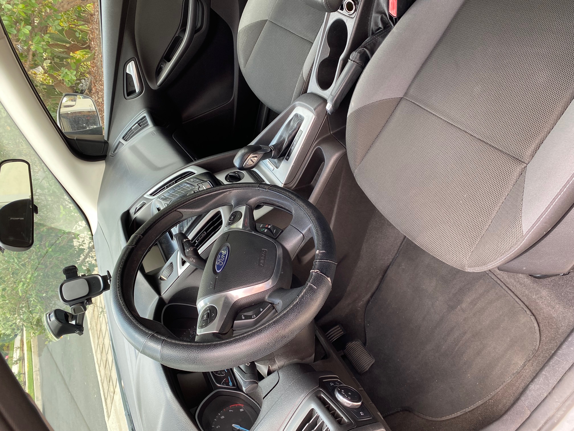 Used 2013 Ford Focus SE FWD image 2