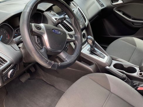 Used 2013 Ford Focus SE FWD image 2