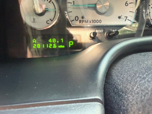 Used 2005 Ford Thunderbird RWD image 10