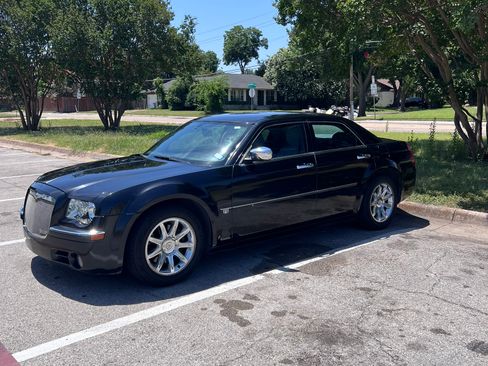 Used 2005 Chrysler 300 C w/ Sound Group II RWD image 2