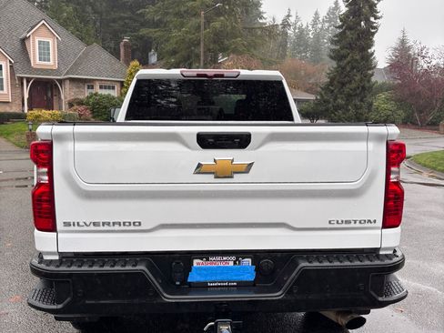 Used 2024 Chevrolet Silverado 2500 Custom w/ Custom Value Package image 5