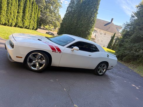 Used 2013 Dodge Challenger R/T RWD image 1