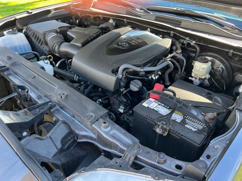 Used 2020 Toyota Tacoma SR5 RWD image 13