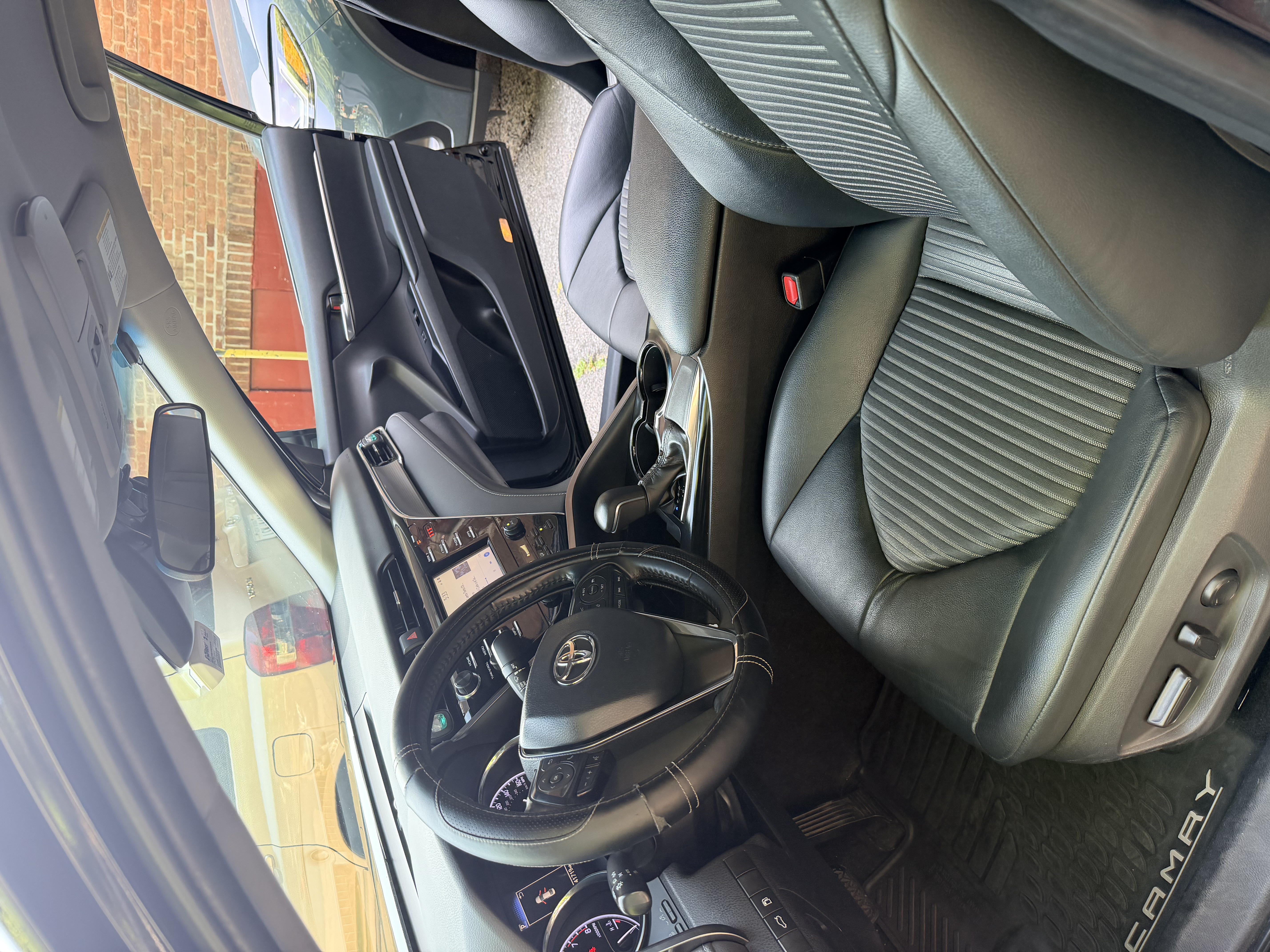 Used 2018 Toyota Camry SE FWD image 12