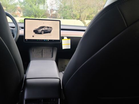 Used 2023 Tesla Model Y Long Range image 22