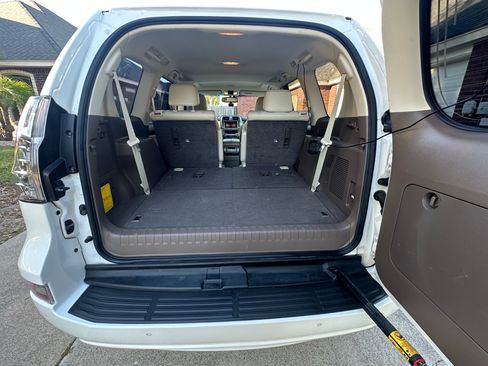 Used 2017 Lexus GX 460 image 18