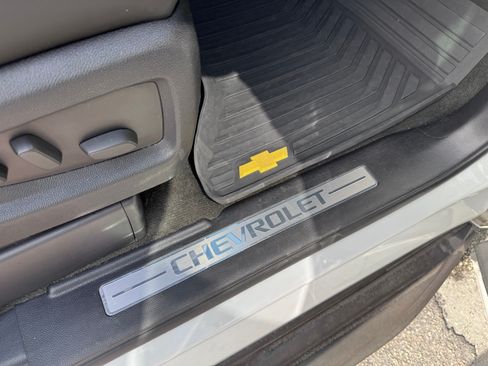 Used 2015 Chevrolet Suburban LT RWD image 19
