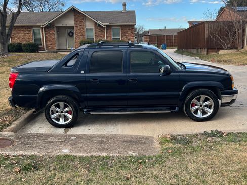 Used 2006 Chevrolet Avalanche Z66 w/ Sun And Sound Package image 11