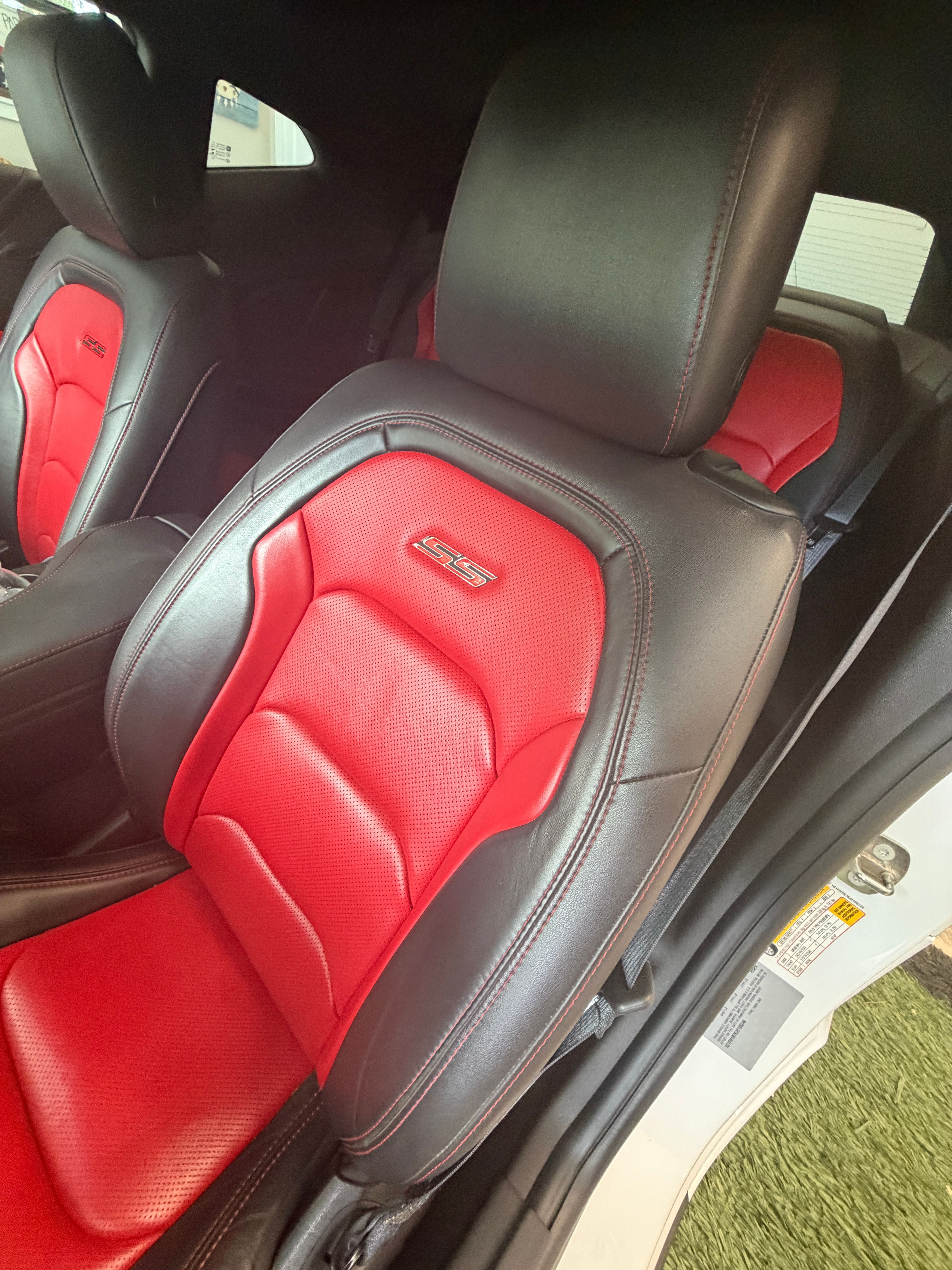 Used 2018 Chevrolet Camaro SS RWD image 9
