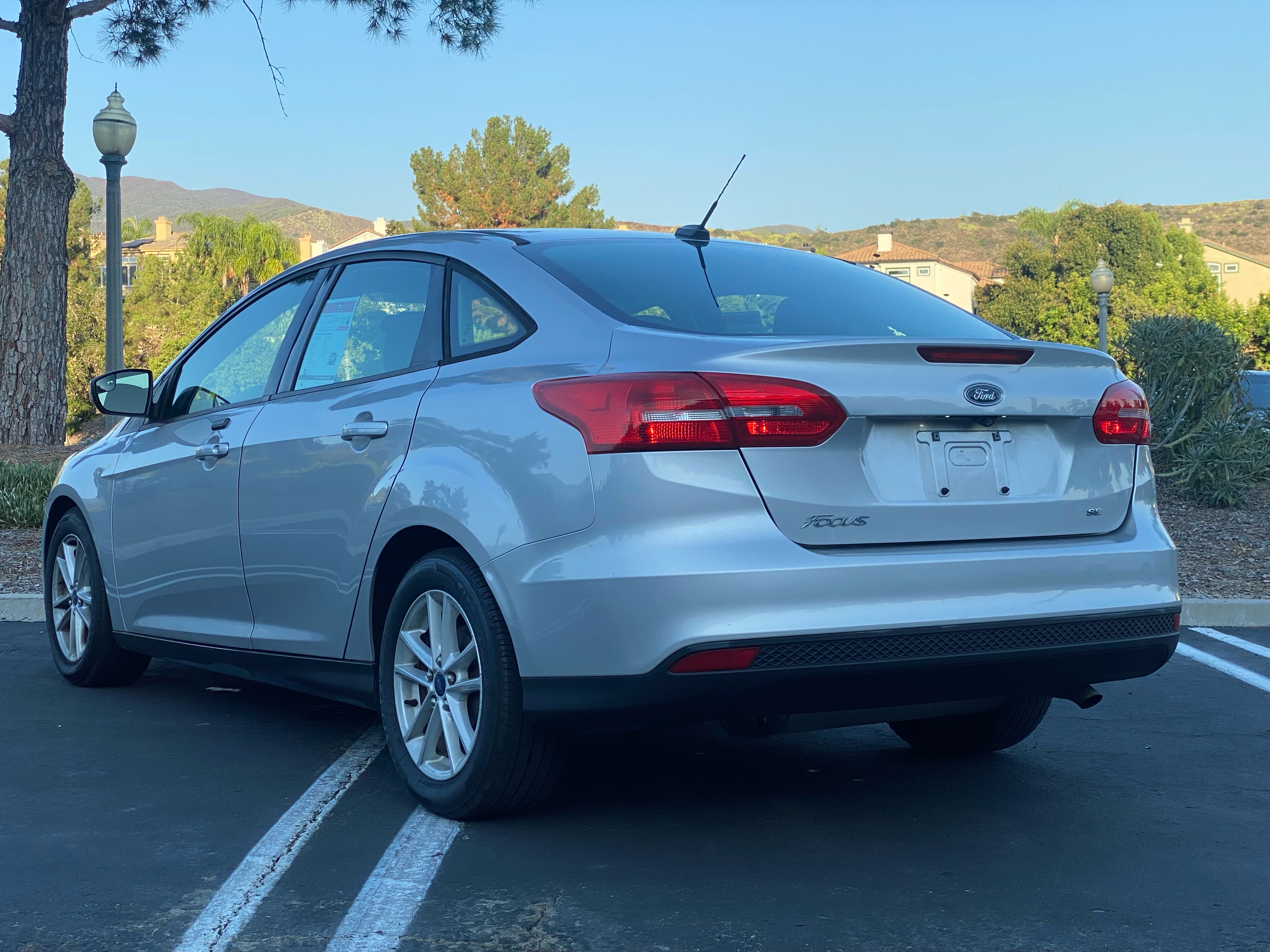 Used 2015 Ford Focus SE FWD image 2