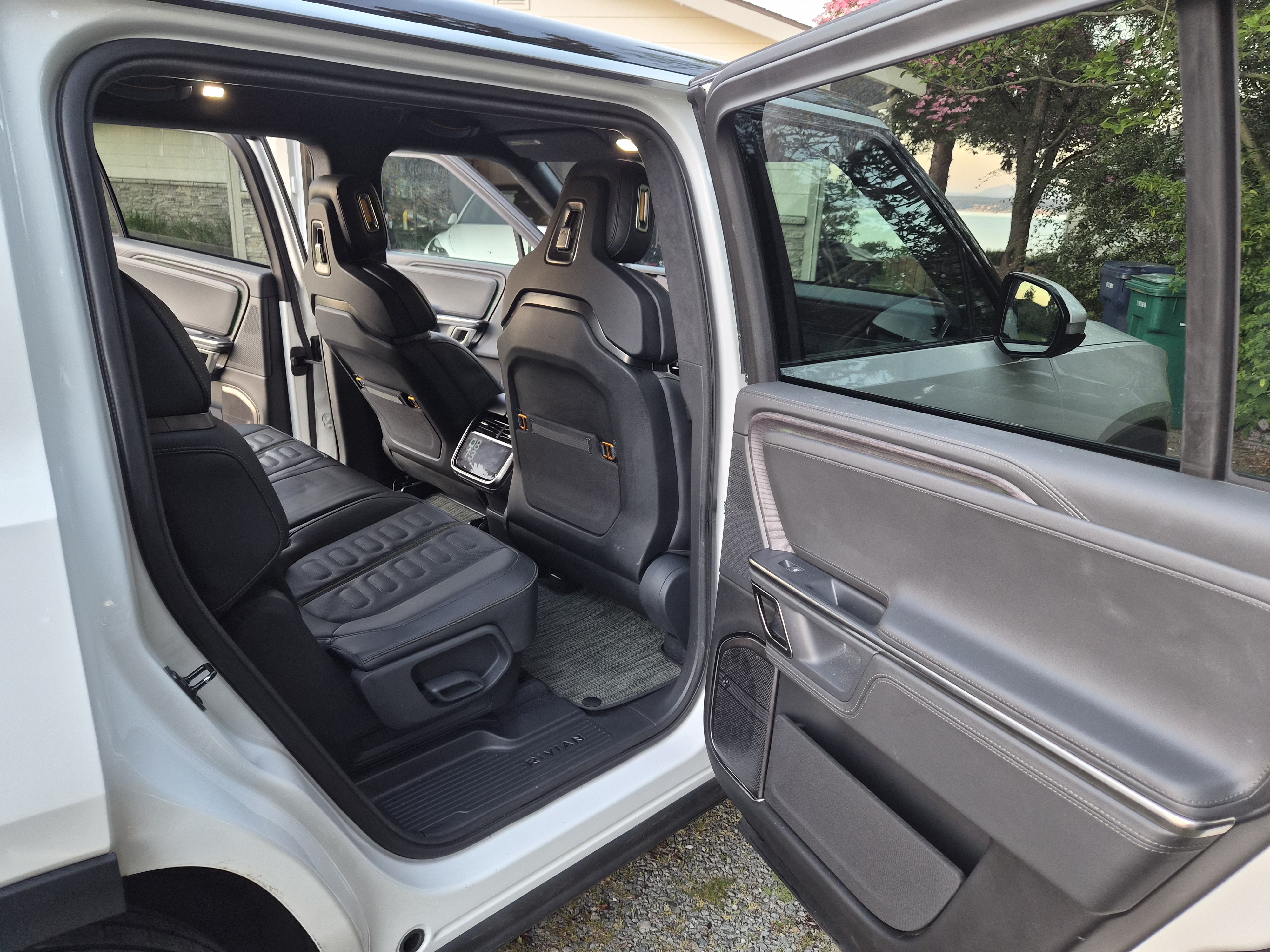 Used 2023 Rivian R1S Adventure AWD/4WD image 14
