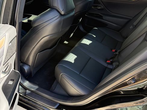 Used 2024 Lexus ES 350 F Sport w/ Accessory Package (Z1) FWD image 6