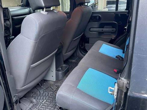 Used 2010 Jeep Wrangler Unlimited Sport image 14