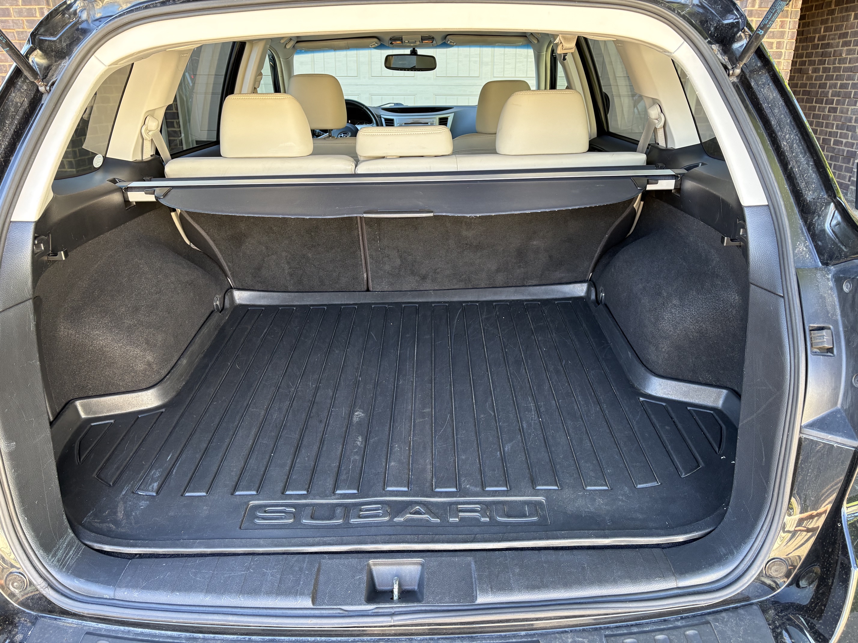 Used 2011 Subaru Outback 2.5i Limited AWD/4WD image 12
